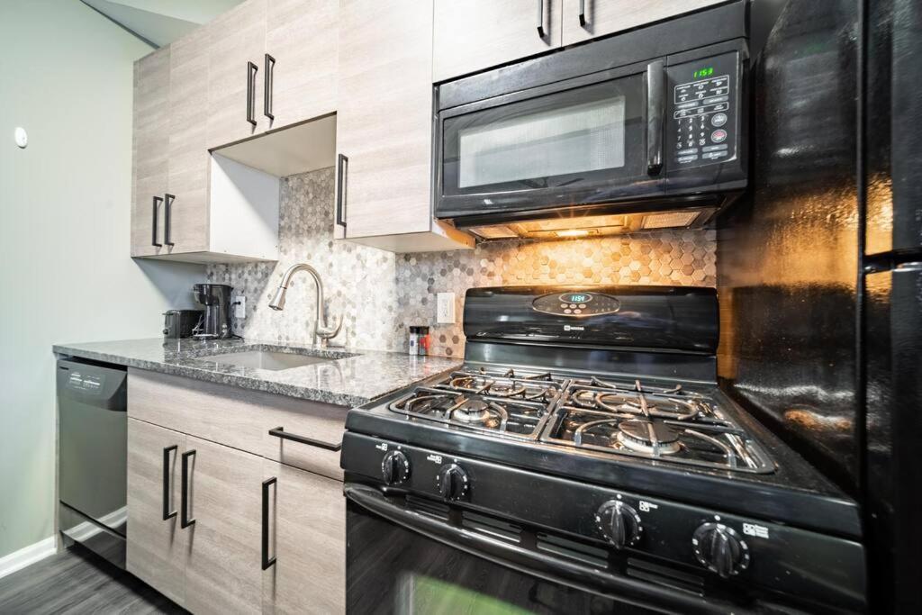 Apartamento Walkable Gem In Little Italy Cleveland Exterior foto