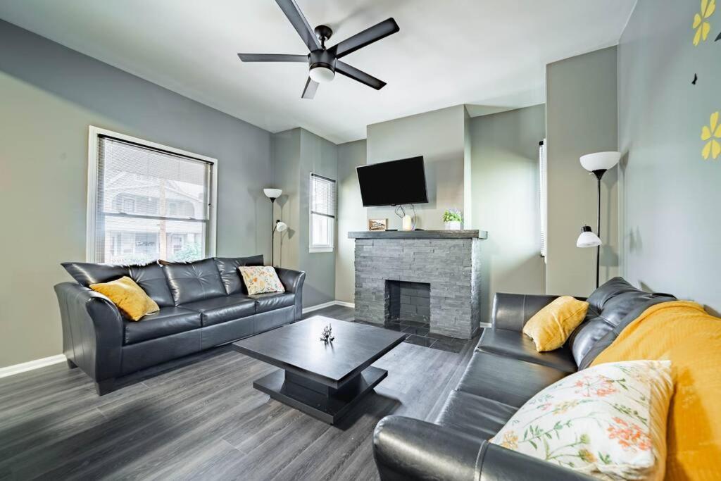 Apartamento Walkable Gem In Little Italy Cleveland Exterior foto