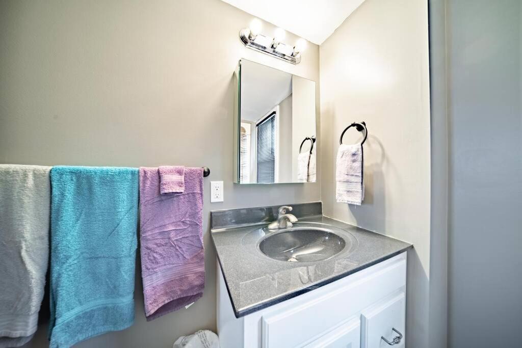 Apartamento Walkable Gem In Little Italy Cleveland Exterior foto
